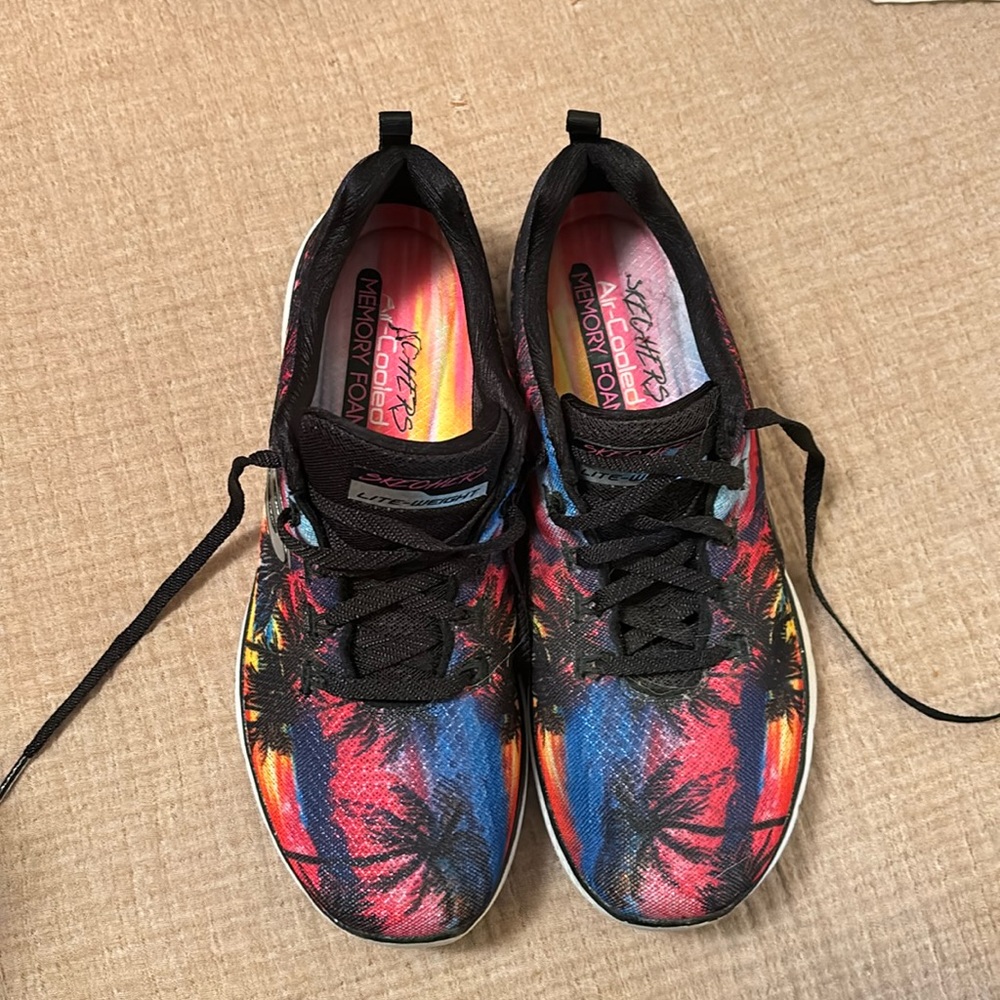 Skechers Lite Weight Tennis Shoes.